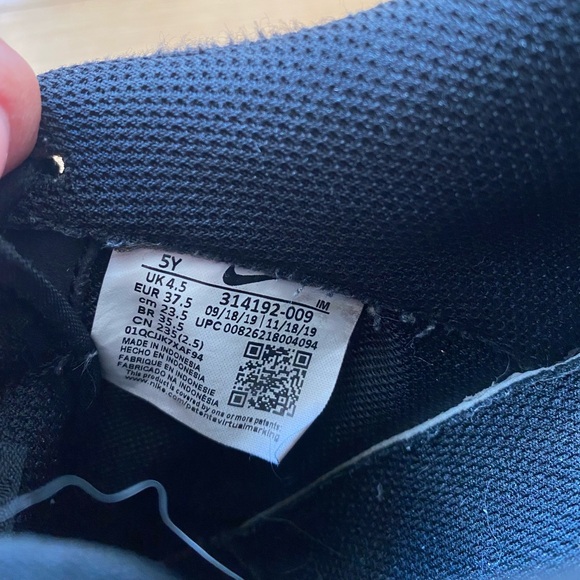 Black NIKE Air Forces - Picture 11 of 11